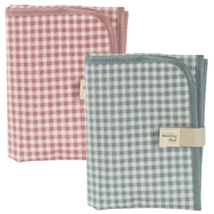 Walking Mum. Cambiador de Bebé I Love Vichy. Diseño portátil y plegable. Fácil de guardar en el bolso maternal. Color Rosa. Medidas 18X27X4 cm.